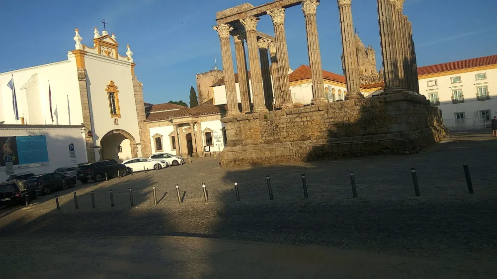 evora roman ruin